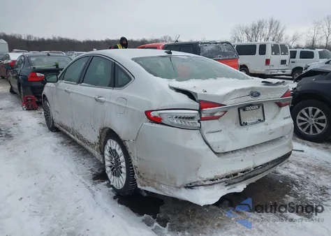 2018 Ford Fusion Hybrid Titanium z USA, uszkodzony, nr VIN 3FA6P0RU6JR219080